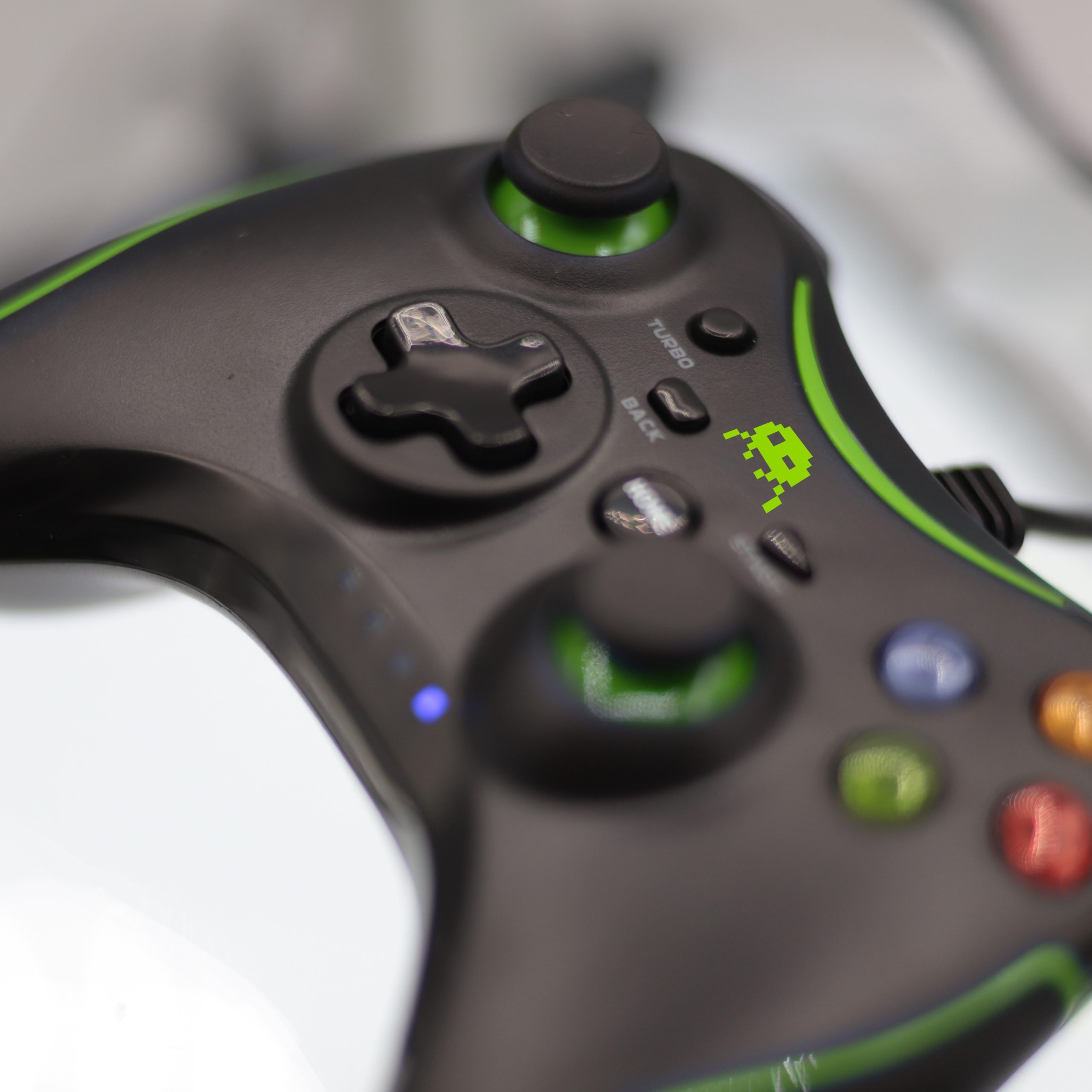 Manette Xbox One Freaks & Geeks Filaire Noire - Dealicash